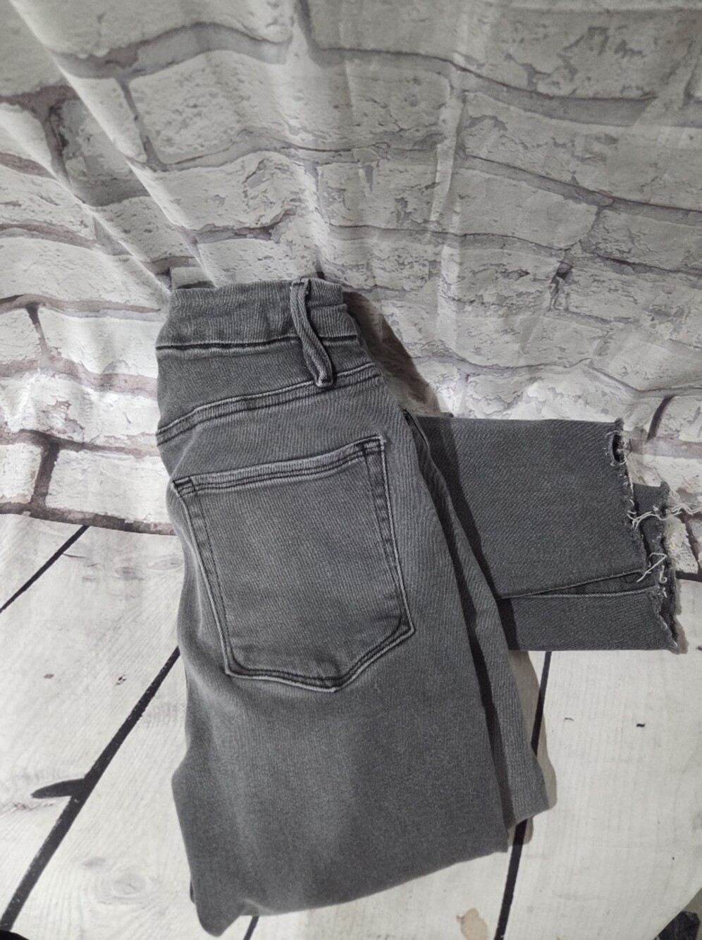 Good American Charcoal Skinny Jeans With Raw Hem